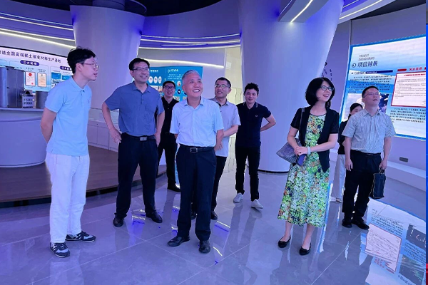 新闻封面